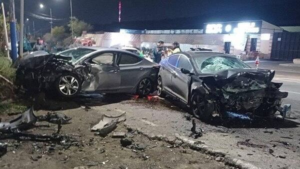 Дорожно-транспортное происшествие на улице Давида Бека (21 октября 2023). Еревaн - Sputnik Армения