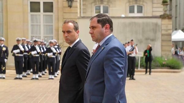 Встреча министров обороны Армении и Франции Сурена Папикяна и Себастьяна Лекорню - Sputnik Армения