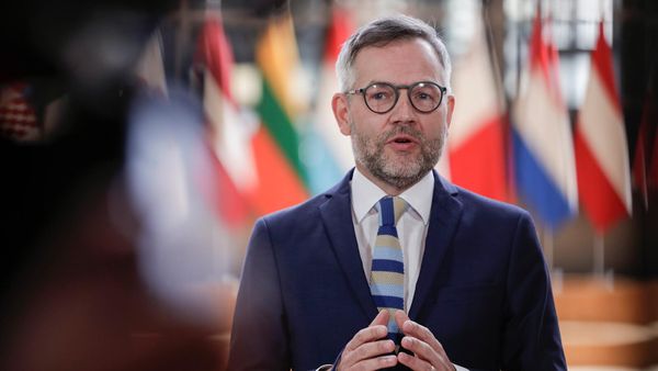 Государственный министр Германии по европейским делам Михаэль Рот отвечает на вопросы журналистов по прибытии на заседание Совета по общим вопросам (11 мая 2021). Брюссель - Sputnik Армения