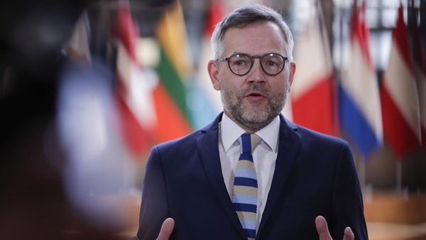 Государственный министр Германии по европейским делам Михаэль Рот отвечает на вопросы журналистов по прибытии на заседание Совета по общим вопросам (11 мая 2021). Брюссель - Sputnik Армения