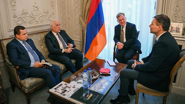 Президент Ваагн Хачатурян встретился с постоянным докладчиком по вопросам Армении в Европарламенте Андреем Ковачевым (24 октября 2023). Брюссель  - Sputnik Армения