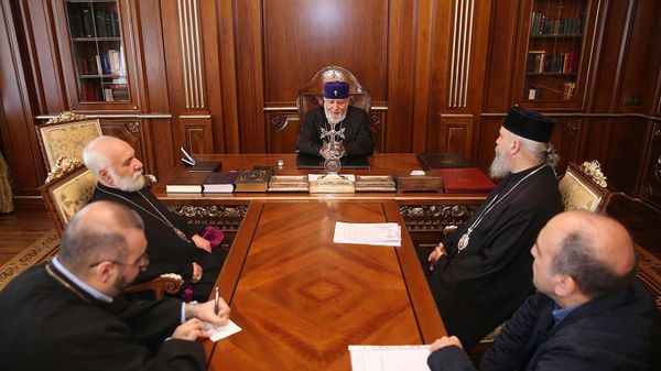 Католикос Гарегин Второй принял помощника главы Кипрской Православной Церкви епископа Порфирия Неопольского (24 октября 2023). Эчмиадзин - Sputnik Армения
