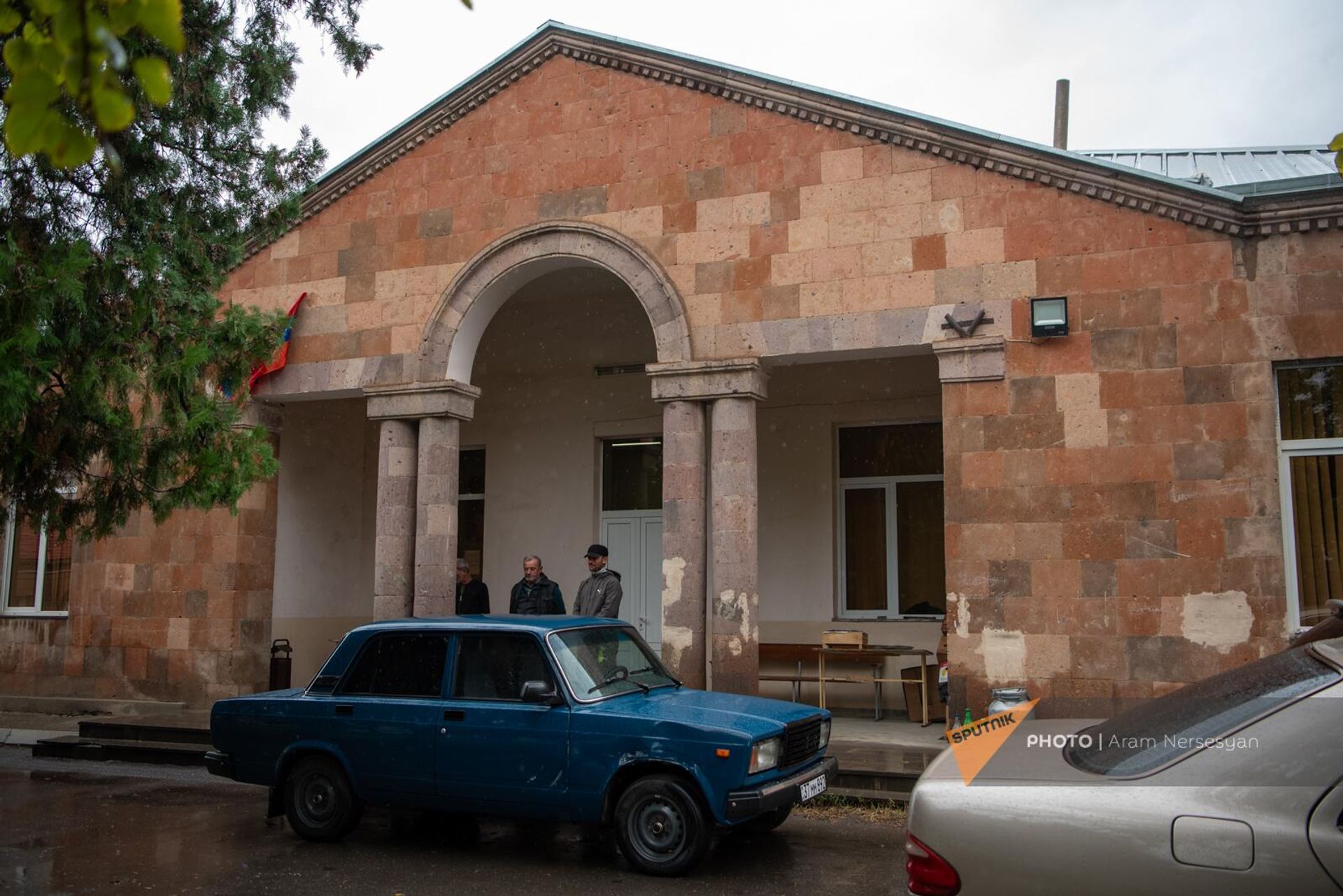 Здание Дома культуры села Хнаберд Араратской области, где временно размещены вынужденные переселенцы из Нагорного Карабаха - Sputnik Արմենիա, 1920, 25.10.2023