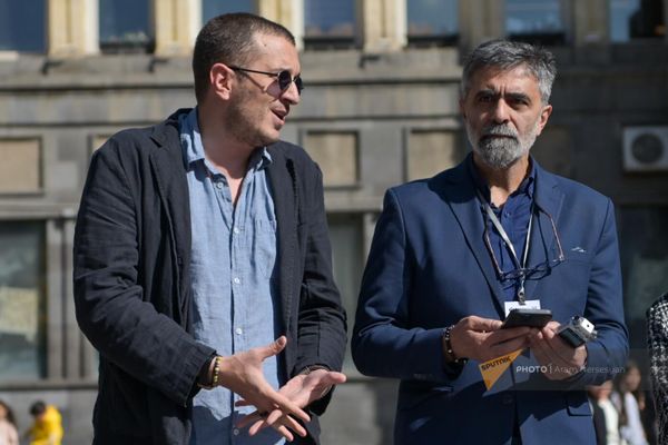 Карен Аветисян и Вреж Касуни на церемонии открытия звезд Валентина Подпомогова и Льва Араманова у кинотеатра Москва (25 октября 2023). Еревaн - Sputnik Армения