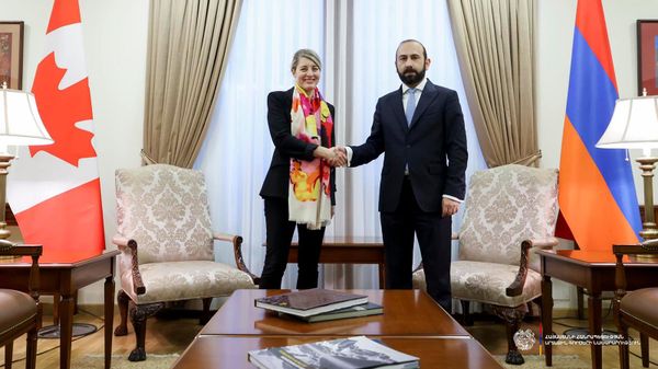 Մելանի Ժոլին ու Արարատ Միրզոյանը - Sputnik Արմենիա