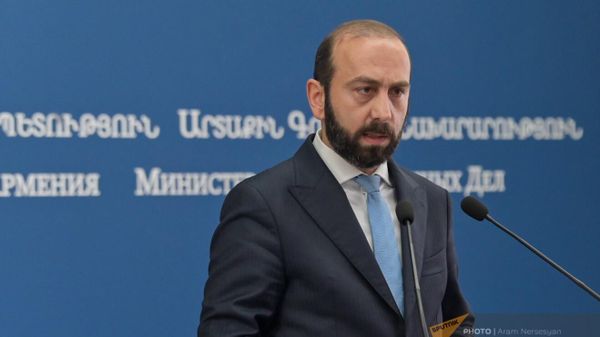 Министр иностранных дел Армении Арарат Мирзоян на совместной пресс-конференции с канадским коллегой по итогам встречи (25 октября 2023). Еревaн - Sputnik Армения