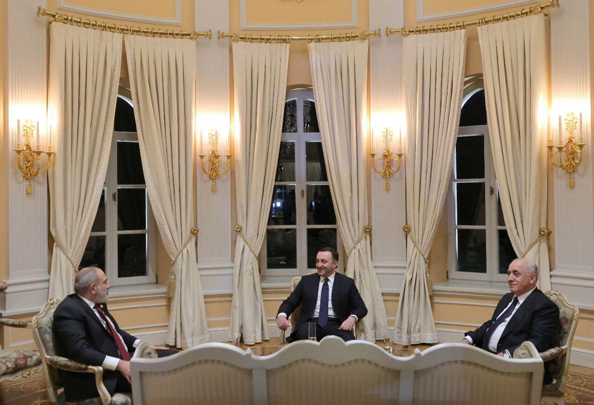 Встреча премьеров Армении, Грузии и Азербайджана Никола Пашиняна, Ираклия Гарибашвили и Али Асадова (26 октября 2023). Мухрани - Sputnik Արմենիա, 1920, 27.10.2023