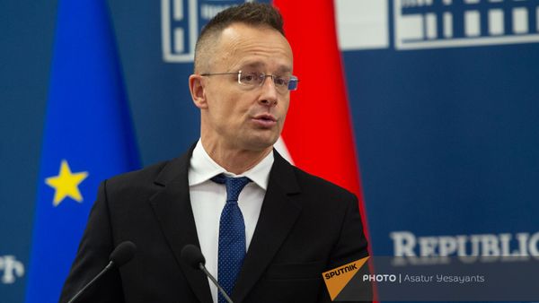 Совместная пресс-конференция министров иностранных дел Армении и Венгрии Арарата Мирзояна и Петера Сийярто по окончанию встречи (27 октября 2023). Еревaн - Sputnik Армения