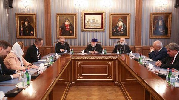 Գարեգին Բ–ն ընդունել է Հունգարիայի արտաքին գործերի և առևտրի նախարարին - Sputnik Արմենիա