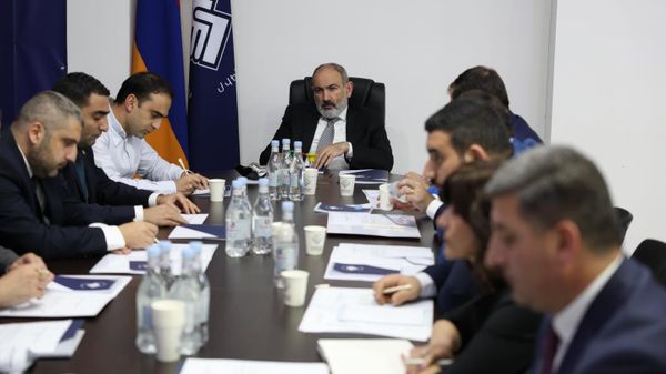 Заседание совета партии Гражданский договор под председательством председателя правления, премьер-министра Никола Пашиняна (27 октября 2023). Еревaн - Sputnik Армения