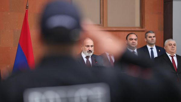 Премьер-министр Никол Пашинян принял участие в мероприятии, посвященном началу работы Патрульно-полицейской службы Армавирской области (28 октября 2023). Армавир - Sputnik Армения