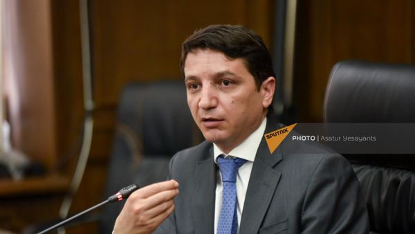 Министр финансов Ваге Ованнисян на обсуждении бюджета 2024 г. в НС (30 октября 2023). Еревaн - Sputnik Армения