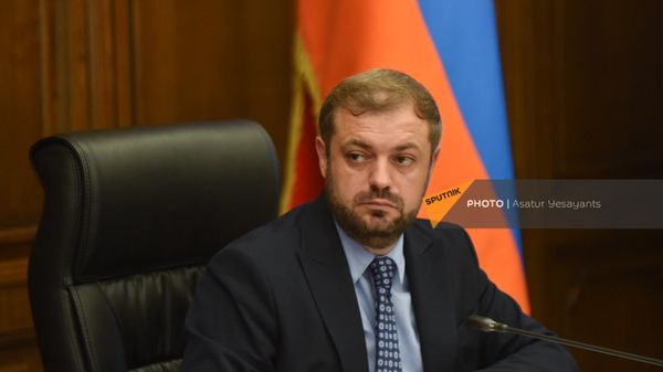Депутат правящей фракции Гражданский договор Геворк Папоян на обсуждении бюджета 2024 г. в НС (30 октября 2023). ЕревaнЕревaн - Sputnik Армения