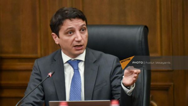 Министр финансов Ваге Ованнисян на обсуждении бюджета 2024 г. в НС (30 октября 2023). Еревaн - Sputnik Армения