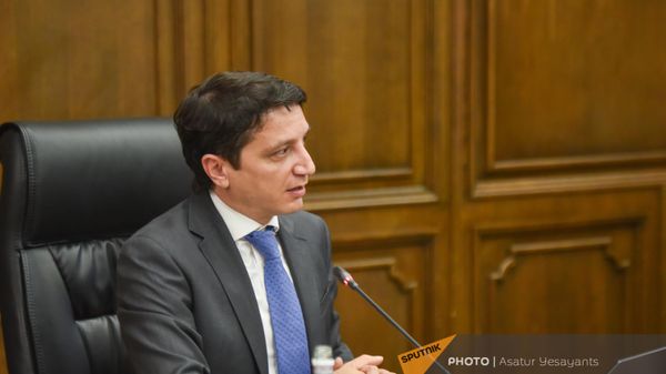 Министр финансов Ваге Ованнисян на обсуждении бюджета 2024 г. в НС (30 октября 2023). Еревaн - Sputnik Армения