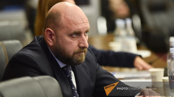 Председатель ЦБ Мартин Галстян на обсуждении бюджета 2024 г. в НС (30 октября 2023). Еревaн - Sputnik Армения