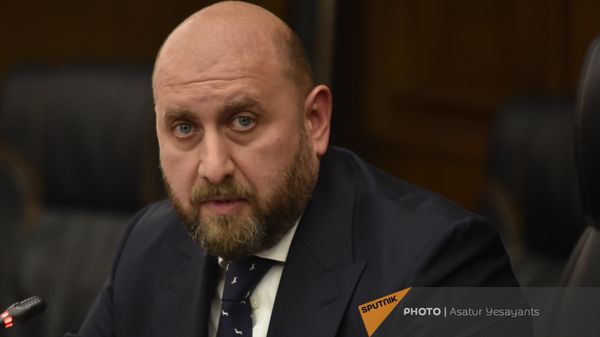 Председатель ЦБ Мартин Галстян на обсуждении бюджета 2024 г. в НС (30 октября 2023). Еревaн - Sputnik Армения