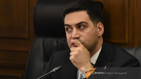 Председатель КГД Рустам Бадасян на обсуждении бюджета 2024 г. в НС (31 октября 2023). Еревaн - Sputnik Армения