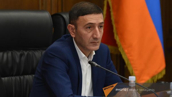 Заместитель председателя постоянной комиссии НС РА по экономическим вопросам Бабкен Тунян на обсуждении бюджета 2024 г. в НС (31 октября 2023). Еревaн - Sputnik Армения