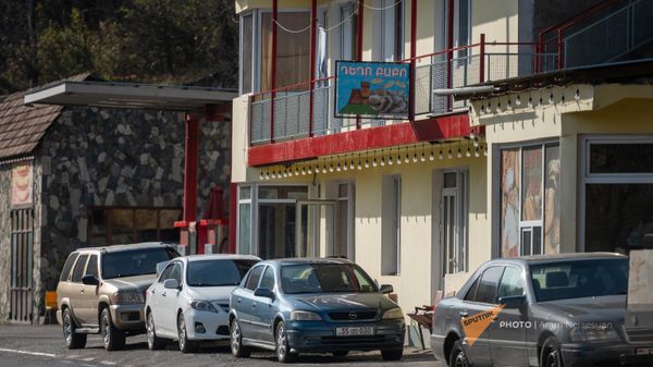 Вынужденно перемещенный из Степанакерта Виген Бабаян открыл пекарню Дедо Бабо в Дилижане - Sputnik Армения