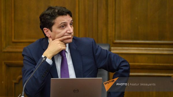 Министр финансов Ваге Ованнисян на обсуждении бюджета 2024 года в парламенте (2 ноября 2023). Еревaн - Sputnik Армения