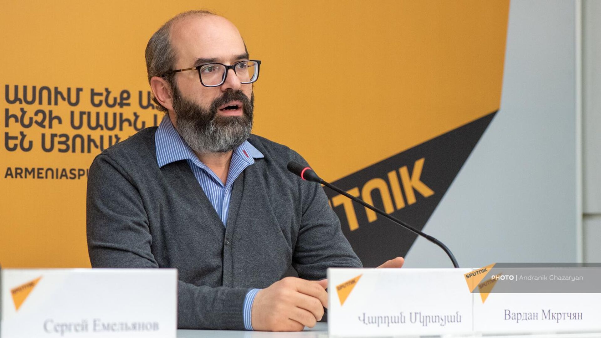 Директор театра им. Сундукяна Вардан Мкртчян на пресс-конференции в преддверии гастролей Александринского театра в Армении (3 ноября 2023). Еревaн Директор театра им. Сундукяна Вардан Мкртчян на пресс-конференции в преддверии гастролей Александринского театра в Армении (3 ноября 2023). Еревaн - Sputnik Армения, 1920, 03.11.2023