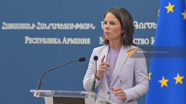 Совместная пресс-конференция глав МИД Армении и Германии Арарата Мирзояна и Анналены Бербок по итогам встречи (3 ноября 2023). Еревaн - Sputnik Армения