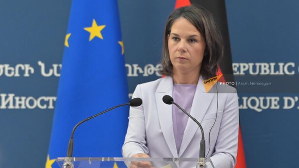 Совместная пресс-конференция глав МИД Армении и Германии Арарата Мирзояна и Анналены Бербок по итогам встречи (3 ноября 2023). Еревaн - Sputnik Армения