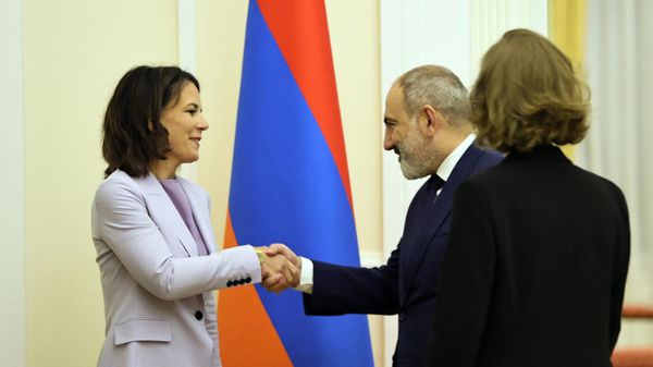 Премьер-министр Никол Пашинян принял делегацию, возглавляемую министром иностранных дел Германии Аналленой Бербок (3 ноября 2023). Еревaн - Sputnik Армения