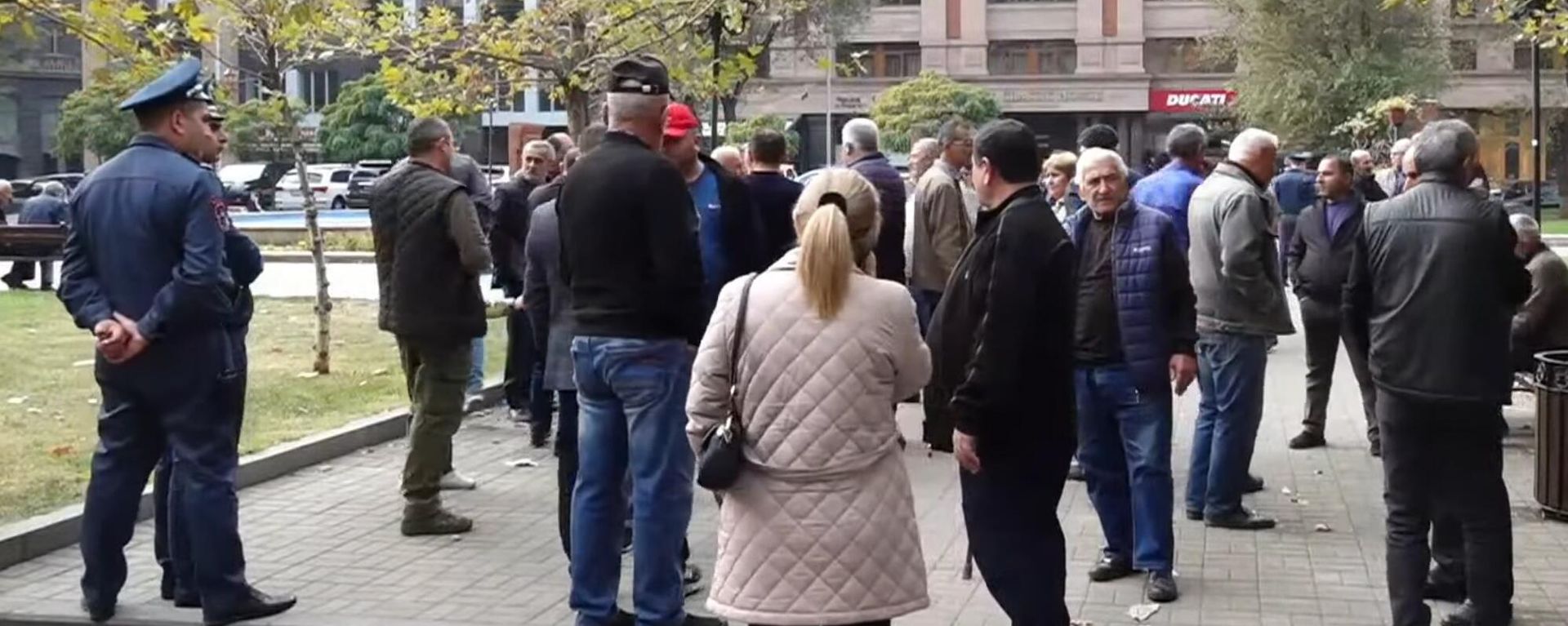 Акция протеста карабахцев у здания Министерства труда и социальных вопросов (6 ноября 2023). Еревaн - Sputnik Армения, 1920, 23.11.2023