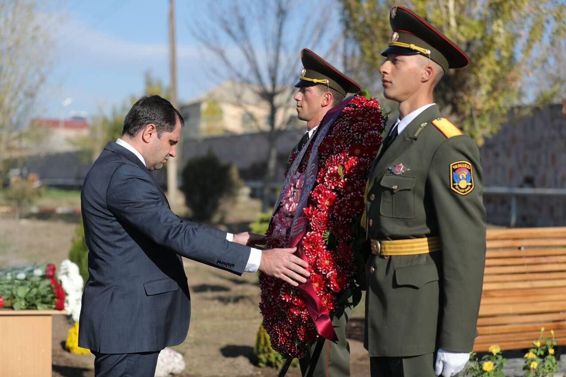 По случаю Дня разведчика министр обороны Сурен Папикян в сопровождении руководства Минобороны, ВС и Генштаба ВС посетил воинскую часть специального назначения Минобороны (6 ноября 2023) - Sputnik Արմենիա, 1920, 06.11.2023