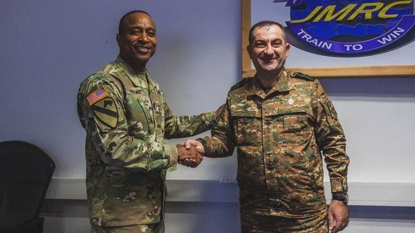 По приглашению Европейского командования ВС США первый замминистра обороны РА, начальник Генштаба ВС РА, генерал-лейтенант Эдвард Асрян посетил штаб-квартиру Европейского командования ВС США в Штутгарте - Sputnik Армения