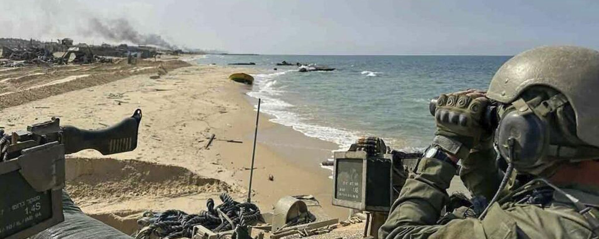 Израильские военные во время наземной операции внутри сектора Газа  - Sputnik Армения, 1920, 16.11.2023