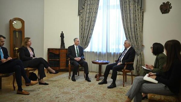 Մհեր Գրիգորյանի ու Լուիս Բոնոյի հանդիպումը - Sputnik Արմենիա