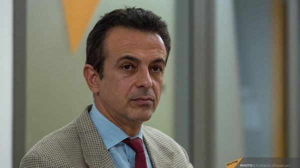 Политолог Артур Хачикян в гостях радио Sputnik - Sputnik Армения