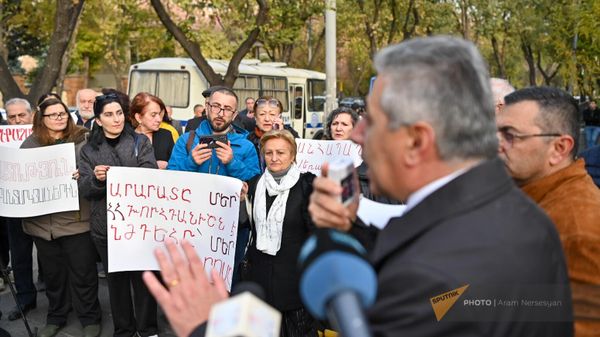 Альтернативное общественно-политическое движение ''Вместе проводит собрание у резиденции президента (9 ноября 2023). Еревaн - Sputnik Армения