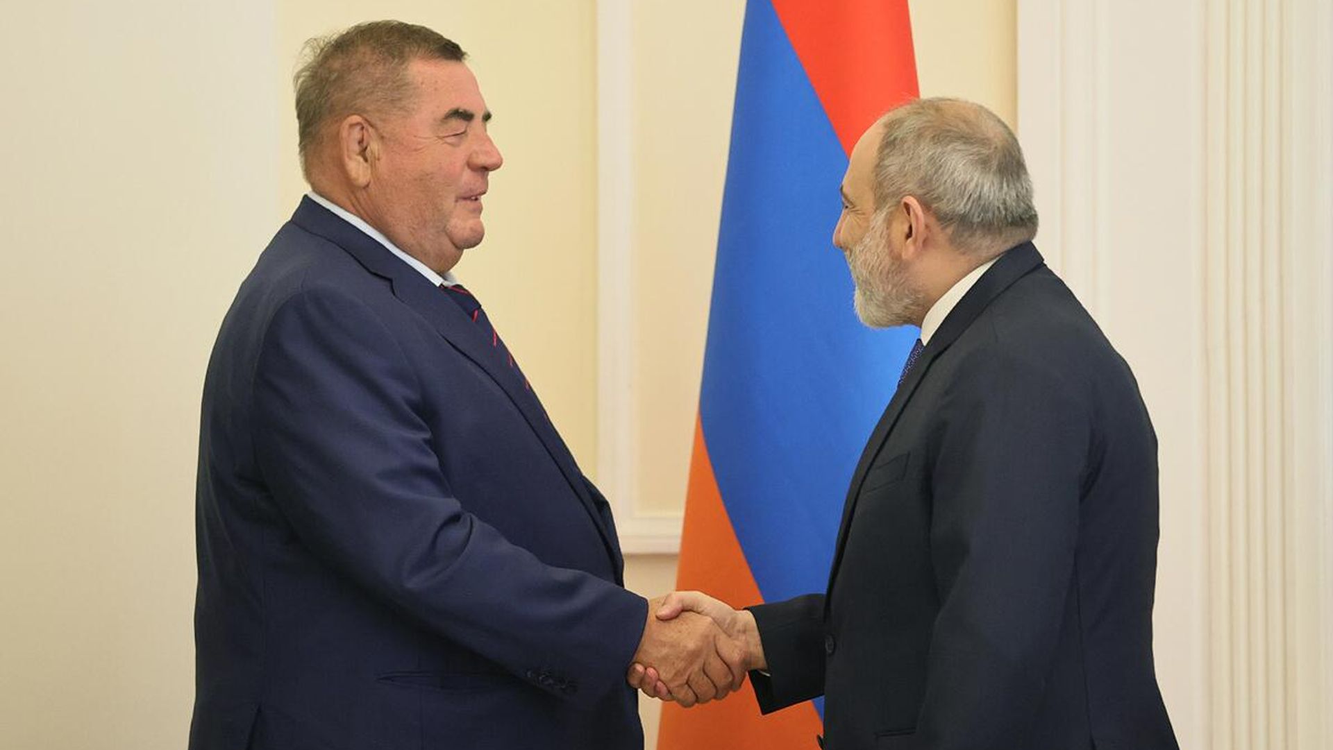Սամբոյի միջազգային ֆեդերացիայի նախագահ Վասիլի Շեստակովն ու ՀՀ վարչապետ Նիկոլ Փաշինյանը - Sputnik Արմենիա, 1920, 11.11.2023