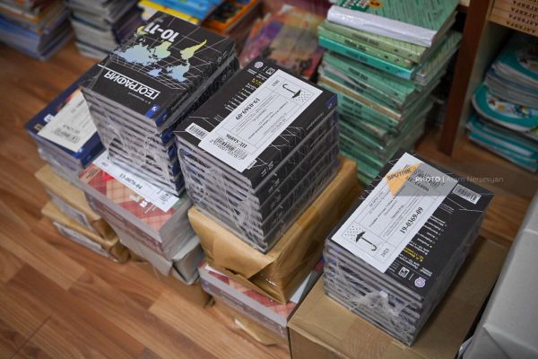 Русская гуманитарная миссия раздает 53000 учебников образовательным учреждениям Армении - Sputnik Армения