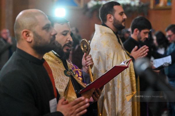 Крещение вынужденных переселенцев из Нагорного Карабаха (14 ноября 2023). Масис - Sputnik Армения