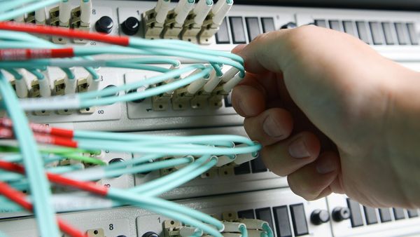 Сетевое оборудование в серверной  - Sputnik Армения