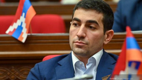 Левон Кочарян на очередном заседании Парламента Армении (15 ноября 2023). Еревaн - Sputnik Армения