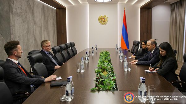 Արմեն Գրիգորյանի հանդիպումը ՀՀ–ում Կանադայի դեսպան Էնդրյու Թըրների հետ - Sputnik Արմենիա