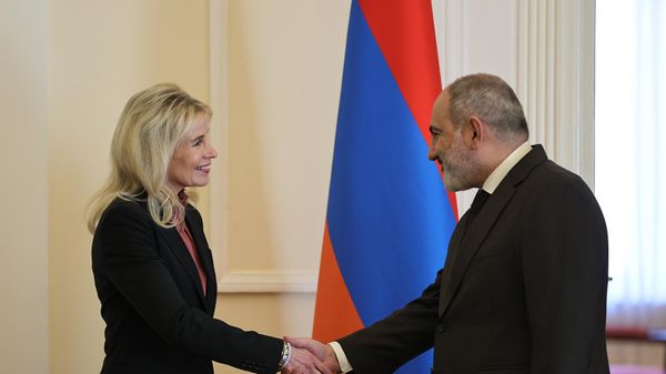 Նիկոլ Փաշինյանն ու ԵԱՀԿ խորհրդարանական վեհաժողովի նախագահ Պիա Կաումանը - Sputnik Արմենիա