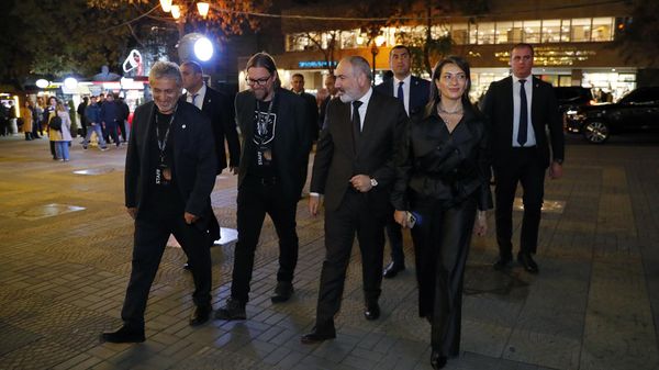 Премьер-министр Никол Пашинян с супругой Анной Акопян присутствовали на премьере фильма, посвященного фестивалю STARMUS VI (17 ноября 2023). Еревaн - Sputnik Армения