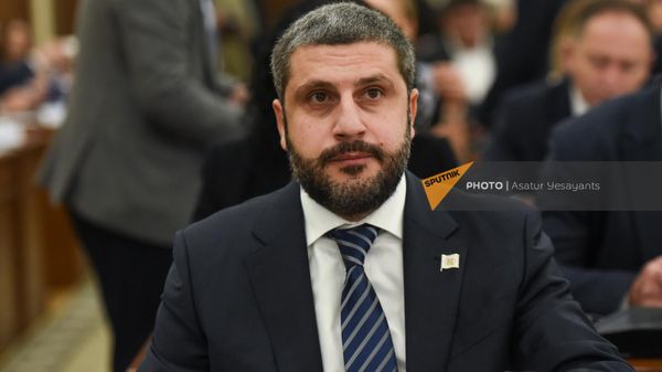 Министр по чрезвычайным ситуациям Армен Памбухчян на первом заседании Совета старейшин в полном составе (21 ноября 2023). Еревaн - Sputnik Армения