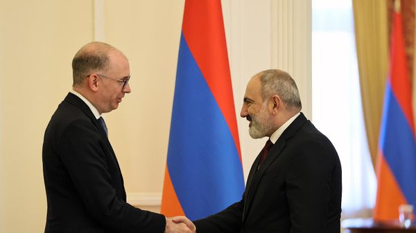 Премьер-министр Никол Пашинян принял парламентского государственного секретаря Министерства экономического сотрудничества и развития Германии Нильса Анена (22 ноября 2023). Еревaн - Sputnik Армения