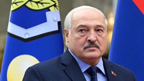 Президент Белоруссии Александр Лукашенко на церемонии встречи участников сессии Совета коллективной безопасности ОДКБ (23 ноября 2023). Минск - Sputnik Армения