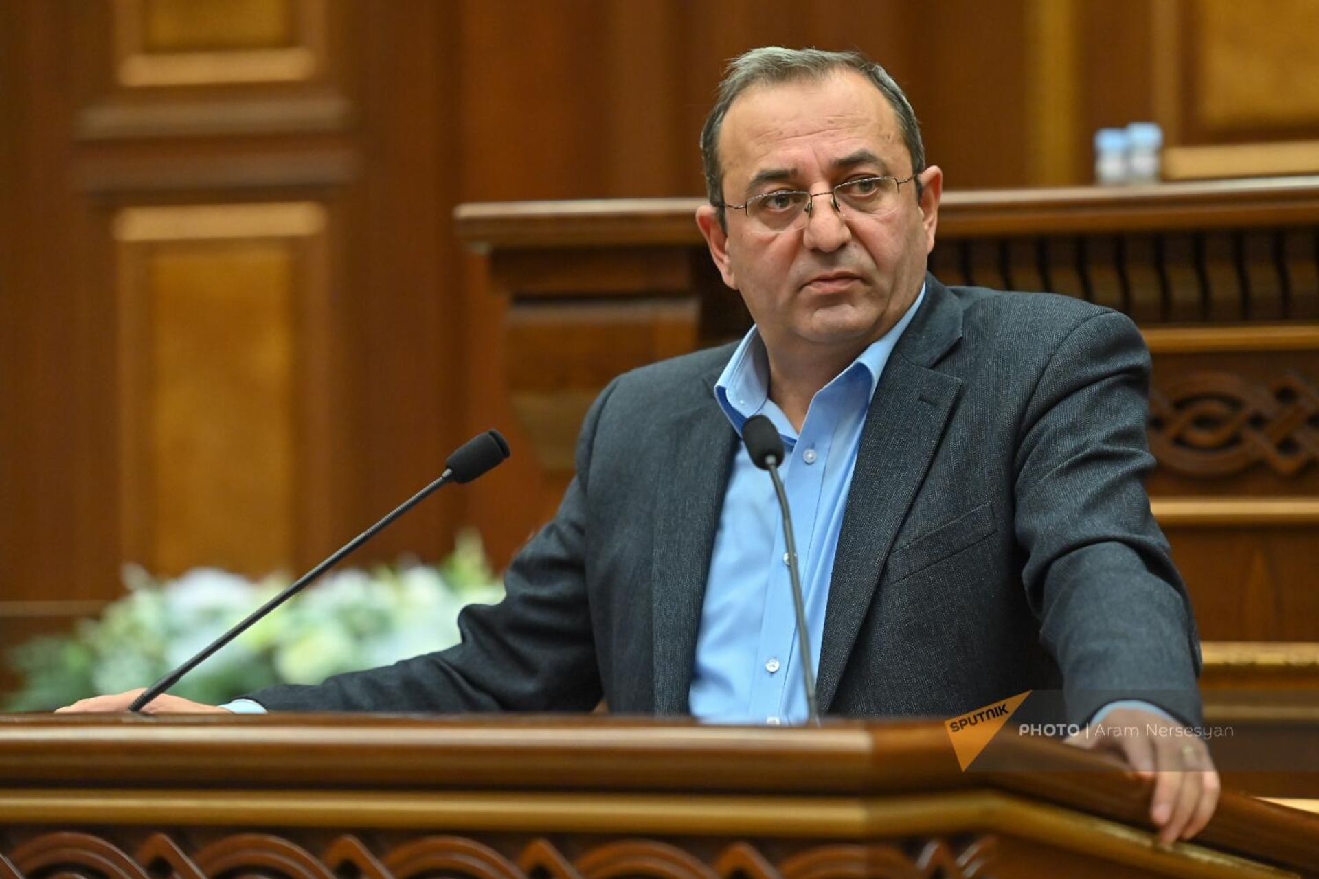 Арцвим Минасян на парламентских слушаниях по проекту заявления НС, представленному гражданской инициативой Айакве (24 ноября 2023). Еревaн - Sputnik Армения, 1920, 24.11.2023