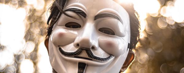 Курящий анонимный человек Курящий анонимный человек - Sputnik Армения
