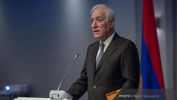 Президент Ваагн Хачатурян на конференции Настоящее и будущее сферы энергетики Армении (28 ноября 2023). Еревaн - Sputnik Армения